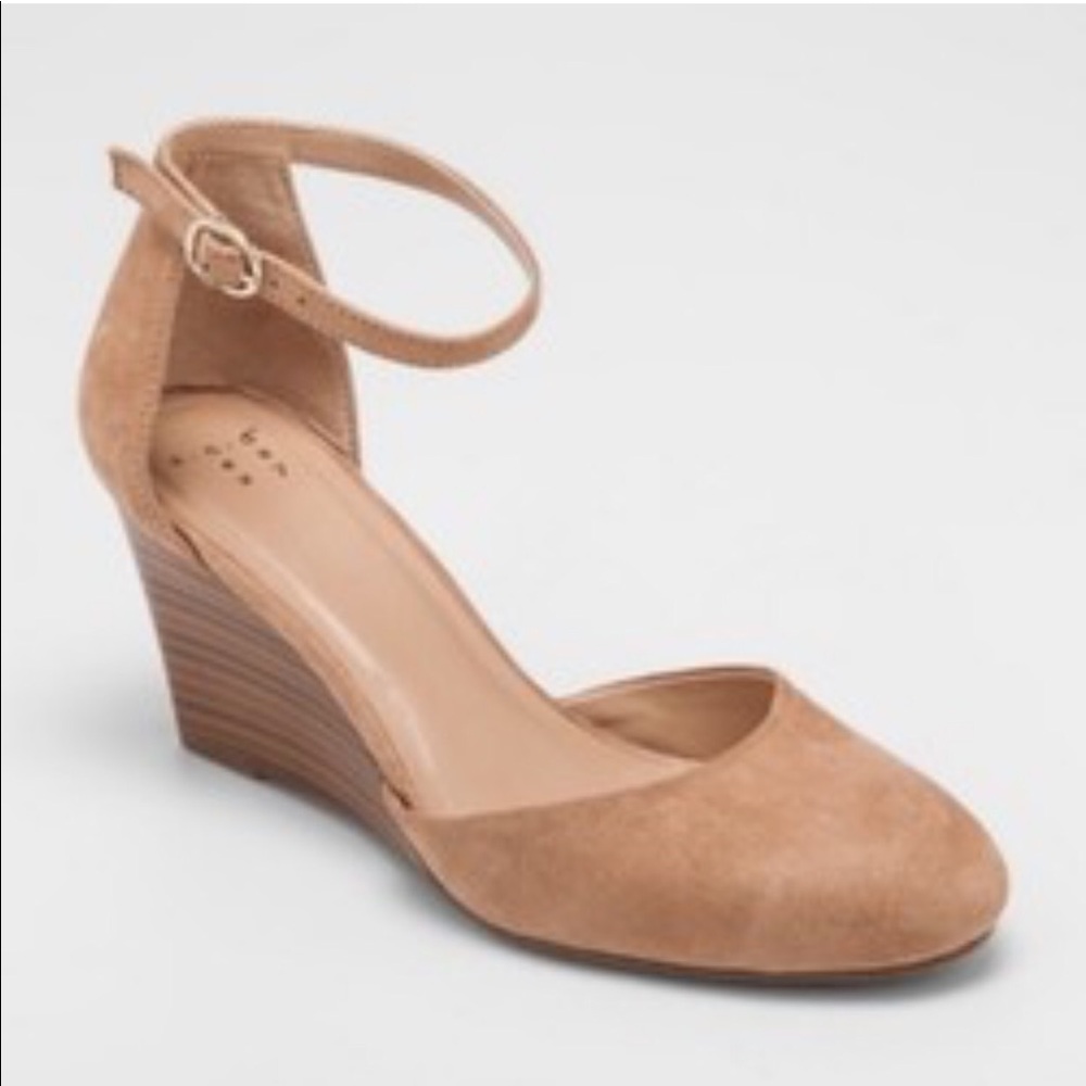 Women’s wendy closed toe wedge pumps